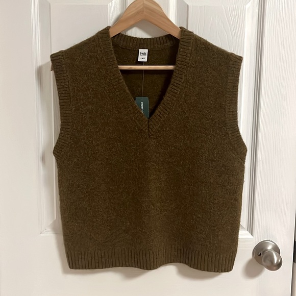 Twik (Simons) Vest - Picture 2 of 4